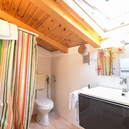 Vila Sleeps 4 Air Con Wifi