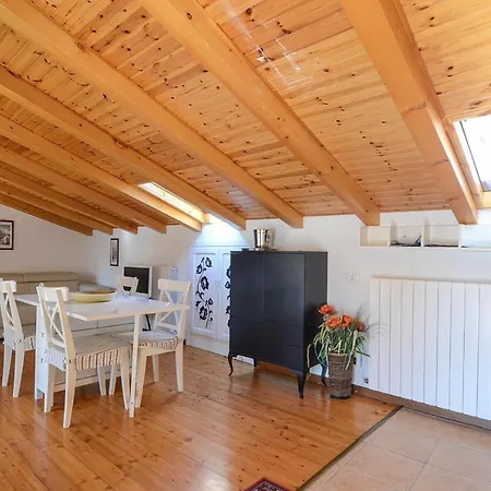 Sleeps 4 Air Con Wifi